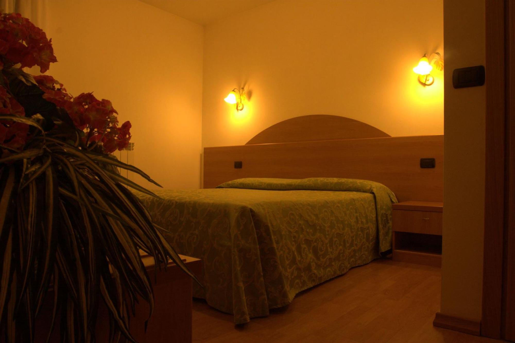 Hotel Denny Pinzolo Eksteriør bilde
