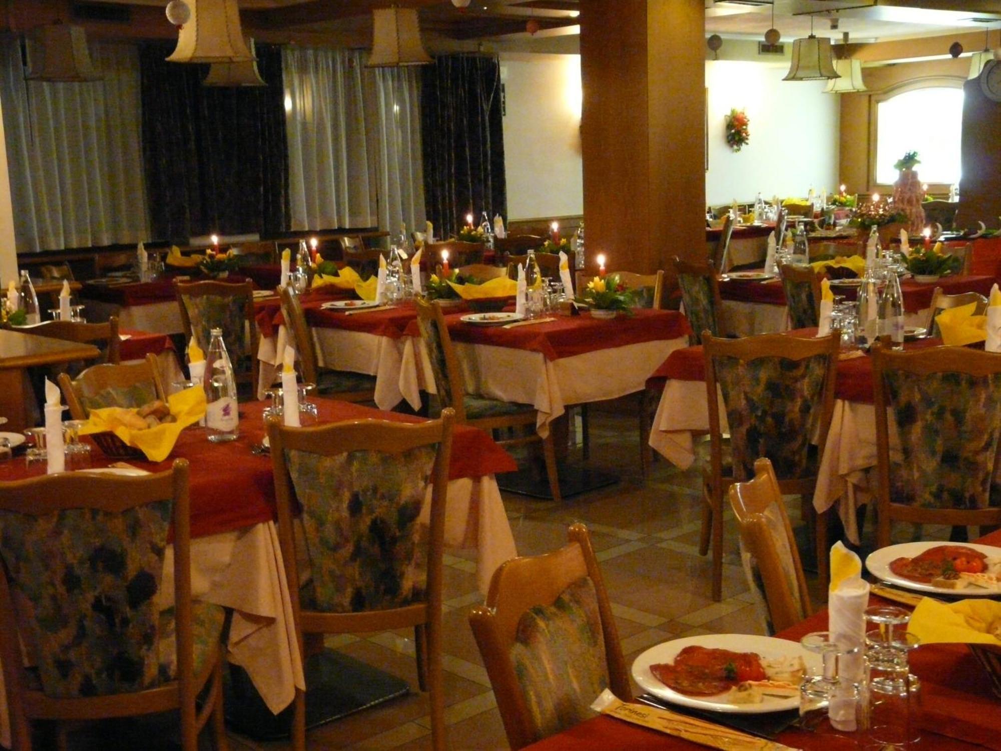 Hotel Denny Pinzolo Eksteriør bilde