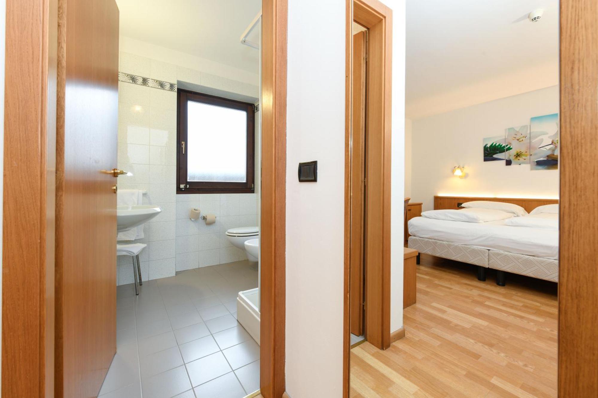 Hotel Denny Pinzolo Eksteriør bilde